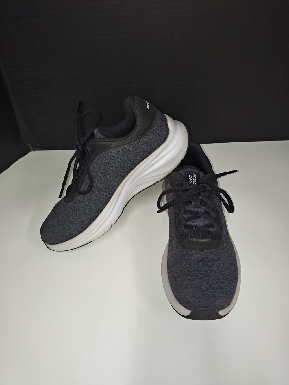Skechers Women’s Vapor Foam Air-Cooled Memory Foam Athletic Sneaker Shoes Size 6